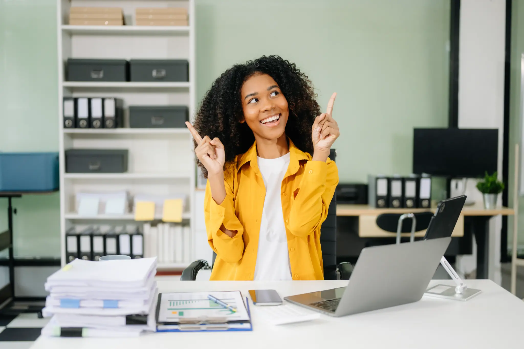 Femme entrepreneur stressée au bureau